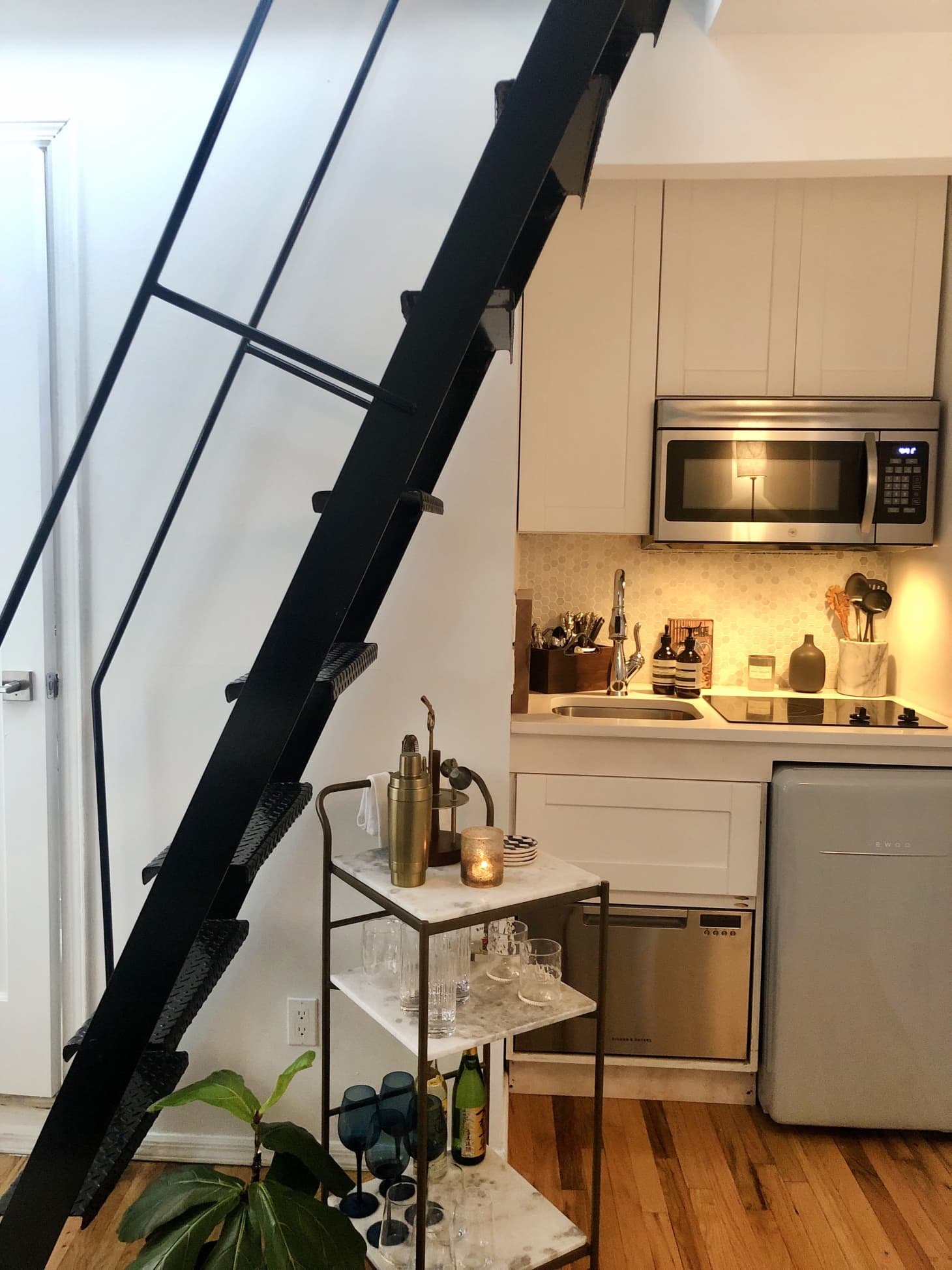 140SquareFoot NYC Studio Photos Apartment Therapy